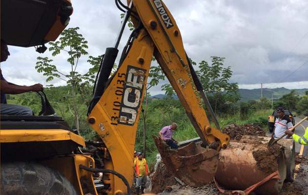 Las reparaciones de este tramo vial ya están realizándose dijo Guillermo Samudio, de modo que se restablezca el paso vehicular, Foto/Eric Montenegro