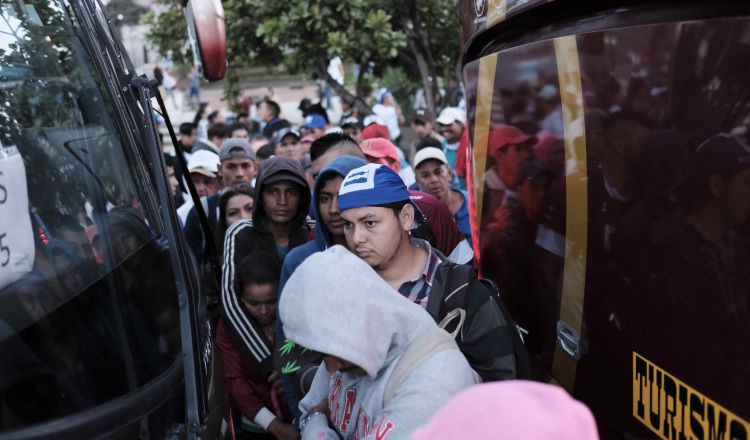 Pacto de la ONU busca legalizar las caravanas, como las recientes de centroamericanos. /Foto EFE