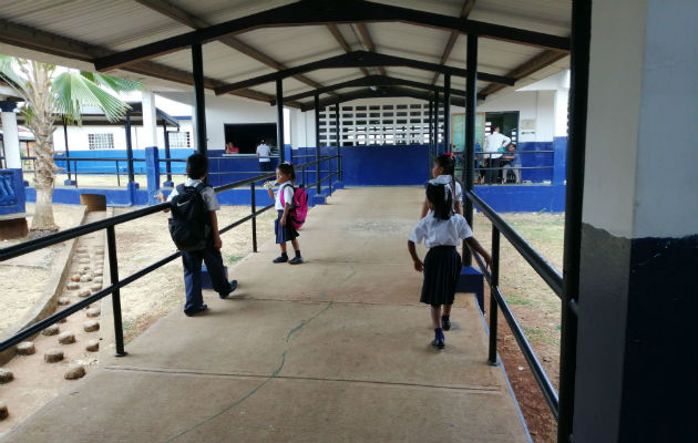 Las clases en el centro de educación básico genera de El Progreso en Puerto Caimito de La Chorrera.