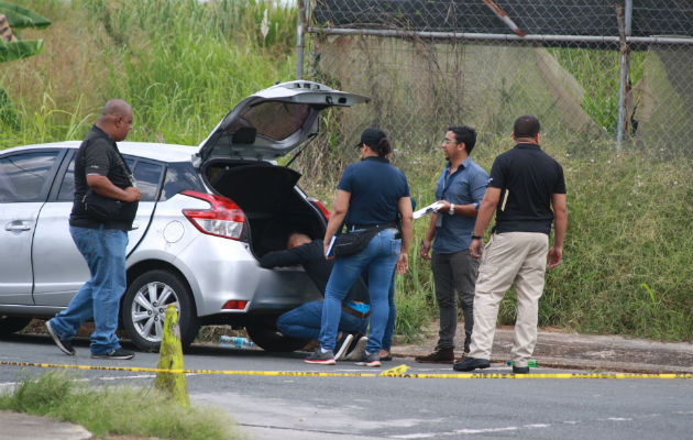 El carro estaba abandonado en Altos de El Tecal en Arraiján. Foto: Eric A. Montenegro.