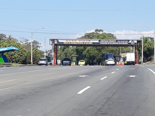 A las 9:15 de la noche, donde los recoge un auto y se trasladan a Paso Canoas donde el propietario del articulado aseguró que vio por última vez a Nodier Oldemar Vega.