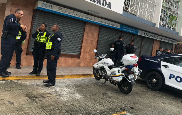 Tres adultos y un menor detenidos por pelea callejera cerca a la Avenida 12 de Octubre. Foto: Policía Nacional.