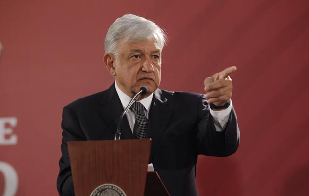 El presidente Andrés Manuel López Obrador, prometió combatir la violencia. FOTO/EFE