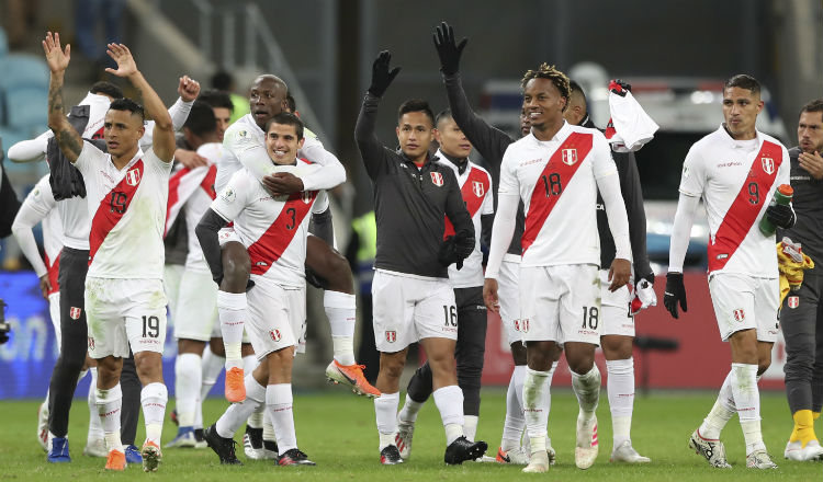 Perú goleó a Chile y se metió a la final de la Copa Libertadores. Foto AP