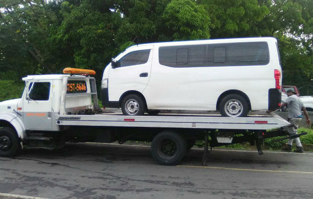  Chofer de busito pirata le da una golpiza a un agente del tránsito, pero lo atraparon. Foto: Panamá América.