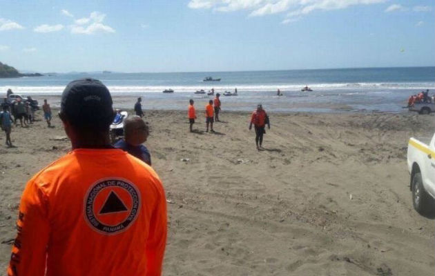 Alfonso cuestionó el hecho de que las personas insistan en bañarse en aguas de la playa Morrillo, en donde por situaciones anteriores se tuvo que colocar un letrero que claramente indica que es una área solo apta para surfistas profesionales.