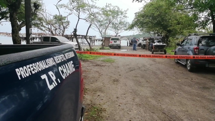 El cuerpo del joven fue trasladado a las instalaciones de la Morgue Judicial de Panamá Oeste. Foto/Eric Montenegro