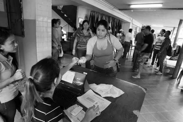 El partido político o el independiente que logre ganar las elecciones, uno u otro, tendrá que superar problemas relacionados con la educación, agua potable, salud, vivienda, transporte. Foto: EFE.