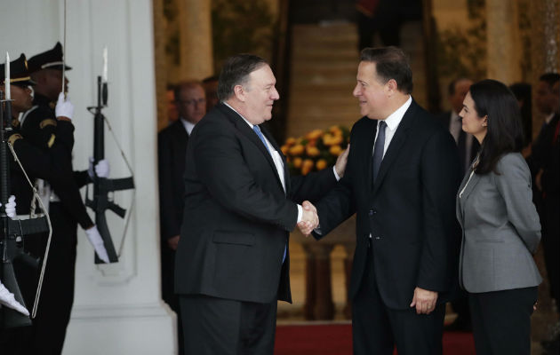 Mike Pompeo y Juan Carlos Varela. Foto: EFE