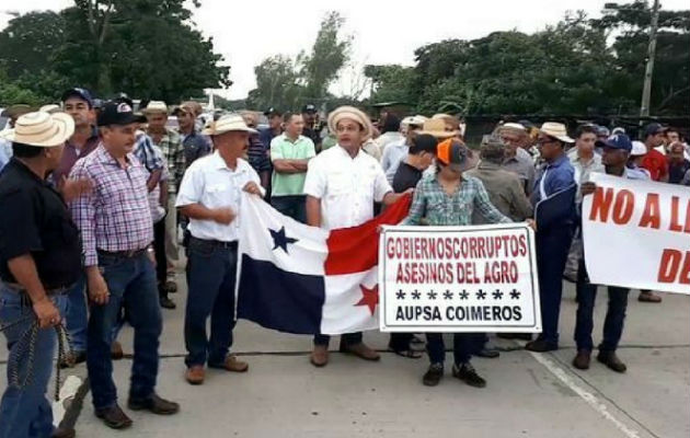 En el acuerdo estuvo presente un representante de la Iglesia católica. Archivo