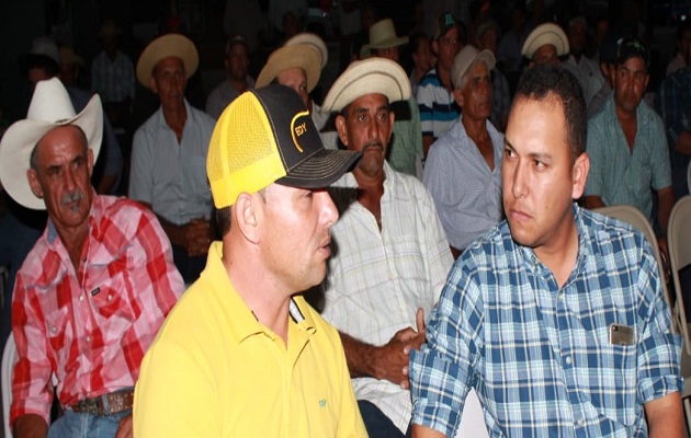 Ganaderos y productores pidieron respuestas al Gobierno. Foto: Thays Domínguez. 