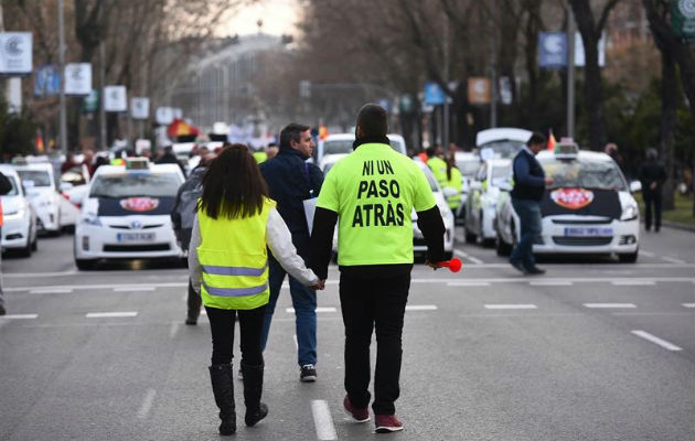 Esta es la primera manifestación desde que los taxistas desconvocaron la huelga indefinida el pasado 5 de febrero tras 16 días de paro.