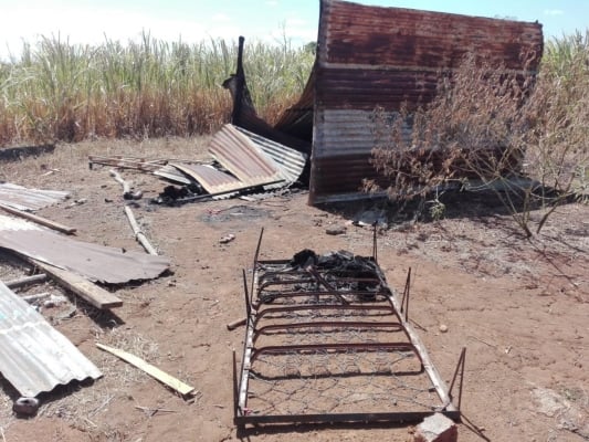 De la rabia le quemó la casa a la mamá. Foto/Melquiades Vásquez