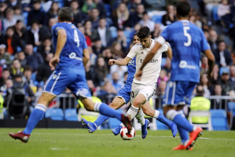 Marco Asensio (c) anotó un golazo. Foto AP