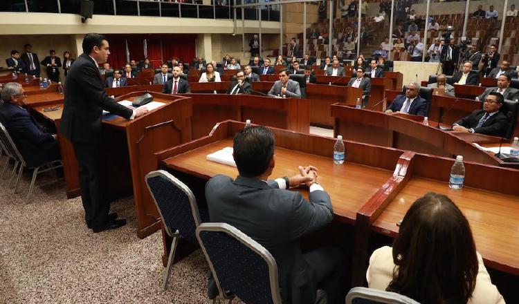 El 17 de julio, el vicepresidente José Gabriel Carrizo entregó al pleno, las reformas constitucionales. Foto de cortesía