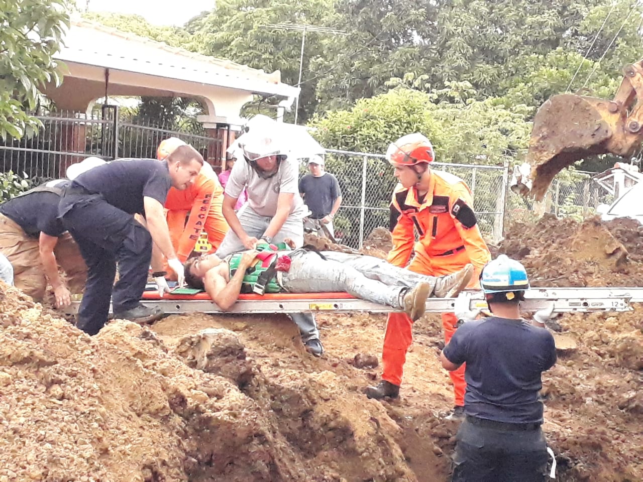 Se salvaron milagrosamente de morir sepultados. Foto: Thays Domínguez. 