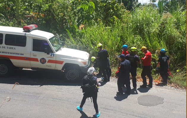 Equipos de rescate en el área de 