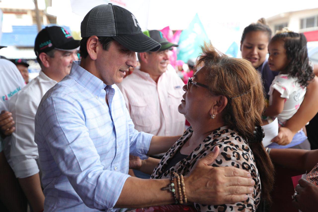 Rómulo Roux tiene el apoyo del Movimiento Nuevo Amanecer.