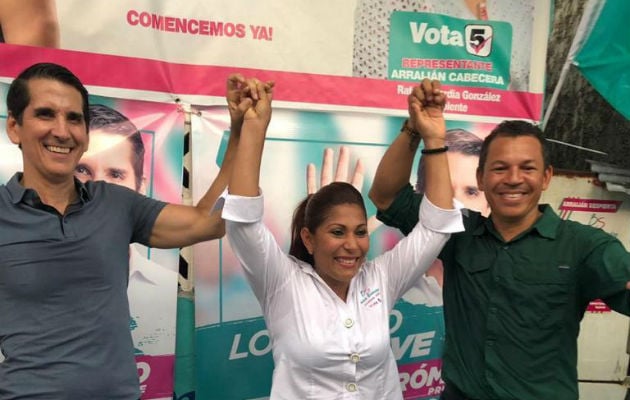 Rómulo Roux, Belkis Saavedra y Luis Casís, convencidos de su victoria. Foto: Cortesía. 