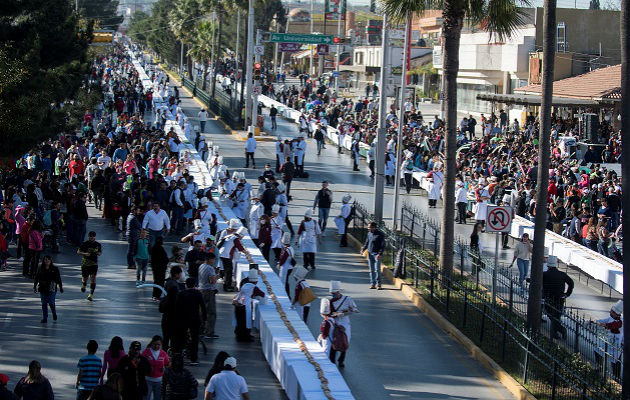 La universidad tiene la tradición, desde hace unos cinco años, de fabricar enormes roscas de reyes. 