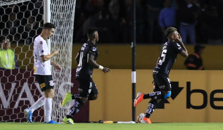  Jhon Sánchez (derecha) anotó el 1-1 Foto EFE