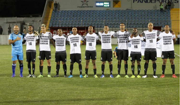 Jugadores de Santa Gema protestan. Foto:Afutpa