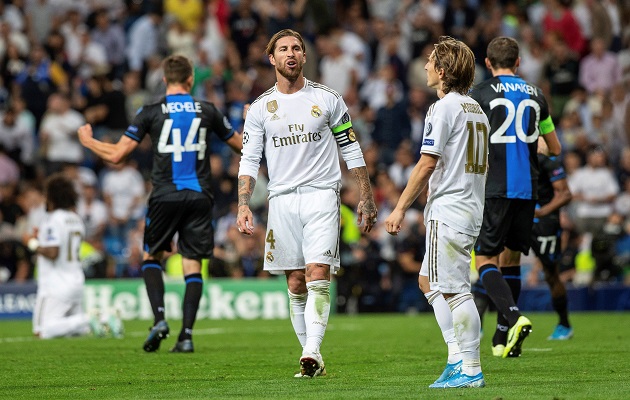 Sergio Ramos y Luka Modric muestran sus molestias por  el empate ante Brujas. Foto:EFE