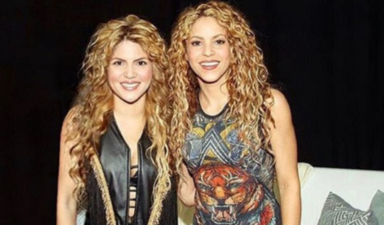 Shakira y su 'gemela' Rebecca Maiellano. 