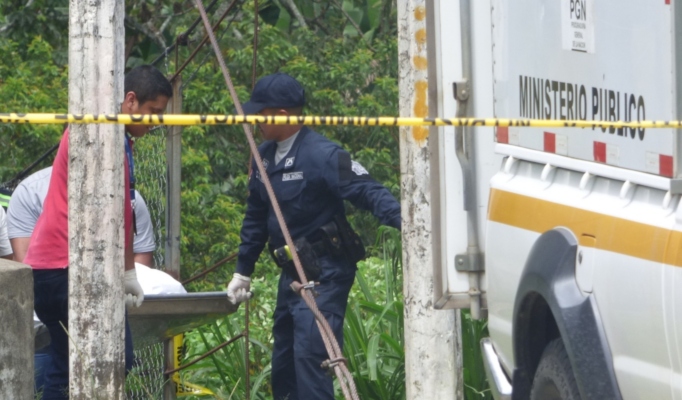 El cuerpo del joven sin vida fue encontrado por sus propios familiares, ubicándolo en un lugar boscoso con una cuerda atada al cuello colgando de un árbol. Foto/Mayra Madrid