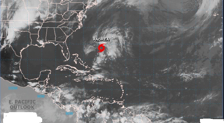 Andrea es  una tormenta subtropical, lo que significa que es un híbrido entre las tormentas de núcleo frío (invierno) y las de núcleo caliente (verano).