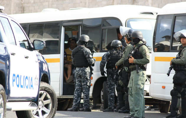 El primer grupo de reclusos fue trasladado hacia la Nueva Joya. Foto: Eric A. Montenegro. 