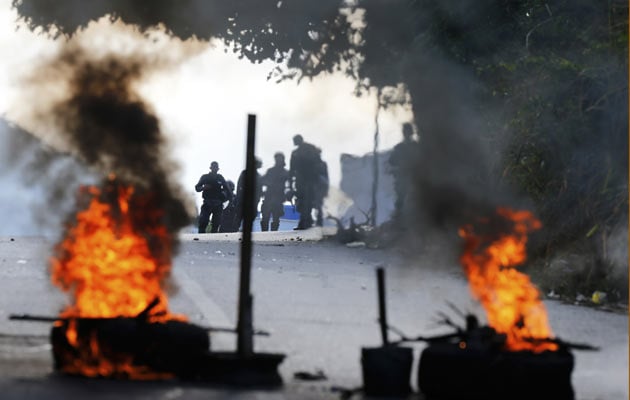 En las últimas horas se han registrado protestas violentas en diversos sectores, contra Nicolás Maduro. FOTO/AP