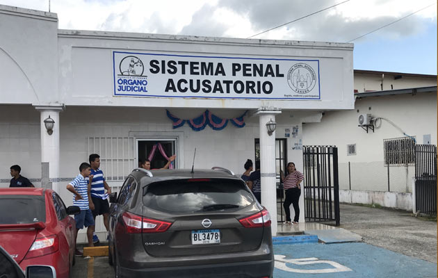 El juzgado de garantías del Sistema Penal Acusatorio de Veraguas determinó no realizar el juicio mientras el Ministerio Público ordenó practicar una evaluación psiquiátrica. Foto/Víctor Eliseo Rodríguez