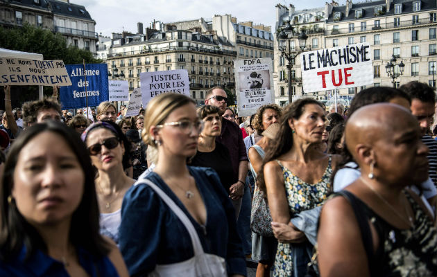 En Francia, una mujer es asesinada por su pareja cada tres días. Marcha en París en agosto en honor a las víctimas. Foto/ Christophe Archambault/Agence France-Presse — Getty Images.