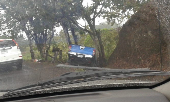 A pesar de lo aparatoso del accidente no hubo víctimas fatales ni heridos. Foto/Mayra Madrid