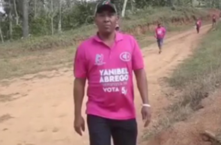 Personal identificado con miembros de la campaña de Yanibel Ábrego.